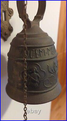 Large ANTIQUE VINTAGE BRASS ORNATE DOOR BELL with PULL CHAIN Latin Phrase