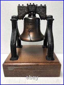 VINTAGE LIBERTY BELL REPLICA WOODEN BASE Penncraft Mt. Penn, Reading, Pa Nice