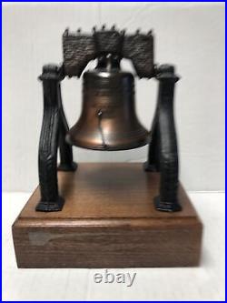 VINTAGE LIBERTY BELL REPLICA WOODEN BASE Penncraft Mt. Penn, Reading, Pa Nice